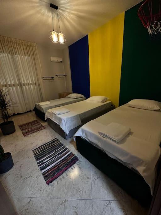 Super House Blloku - 3 Rooms Tirana Esterno foto