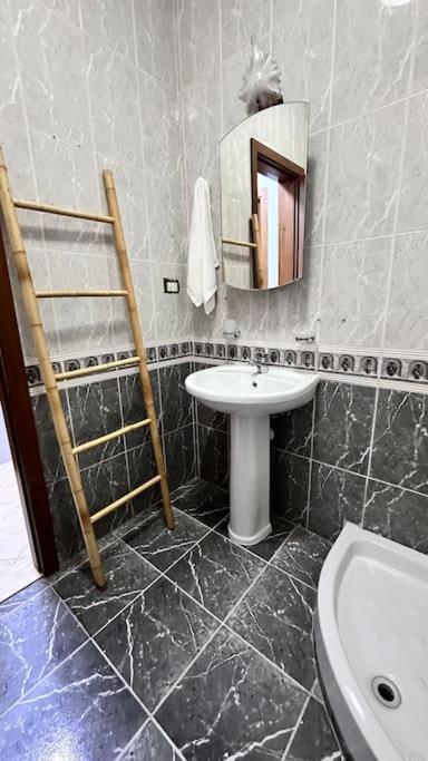 Super House Blloku - 3 Rooms Tirana Esterno foto