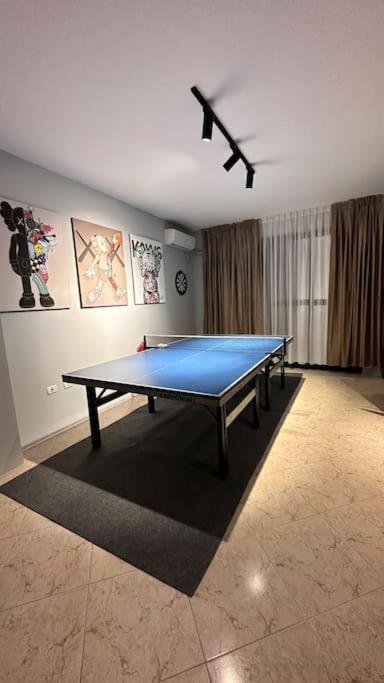 Super House Blloku - 3 Rooms Tirana Esterno foto