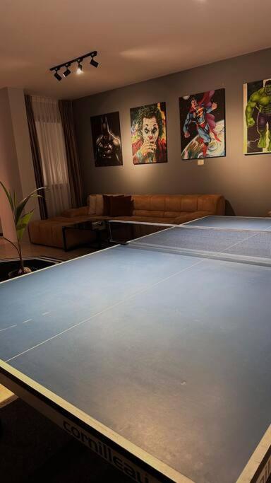 Super House Blloku - 3 Rooms Tirana Esterno foto