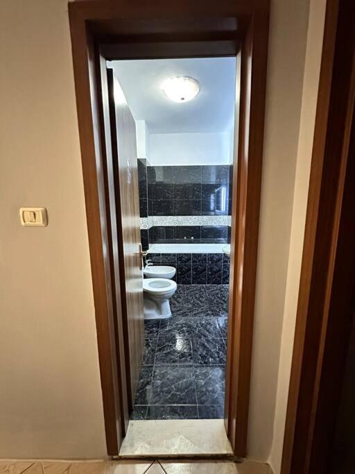 Super House Blloku - 3 Rooms Tirana Esterno foto