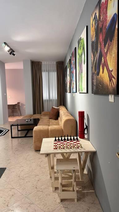 Super House Blloku - 3 Rooms Tirana Esterno foto