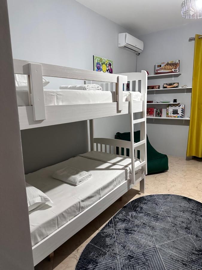Super House Blloku - 3 Rooms Tirana Esterno foto