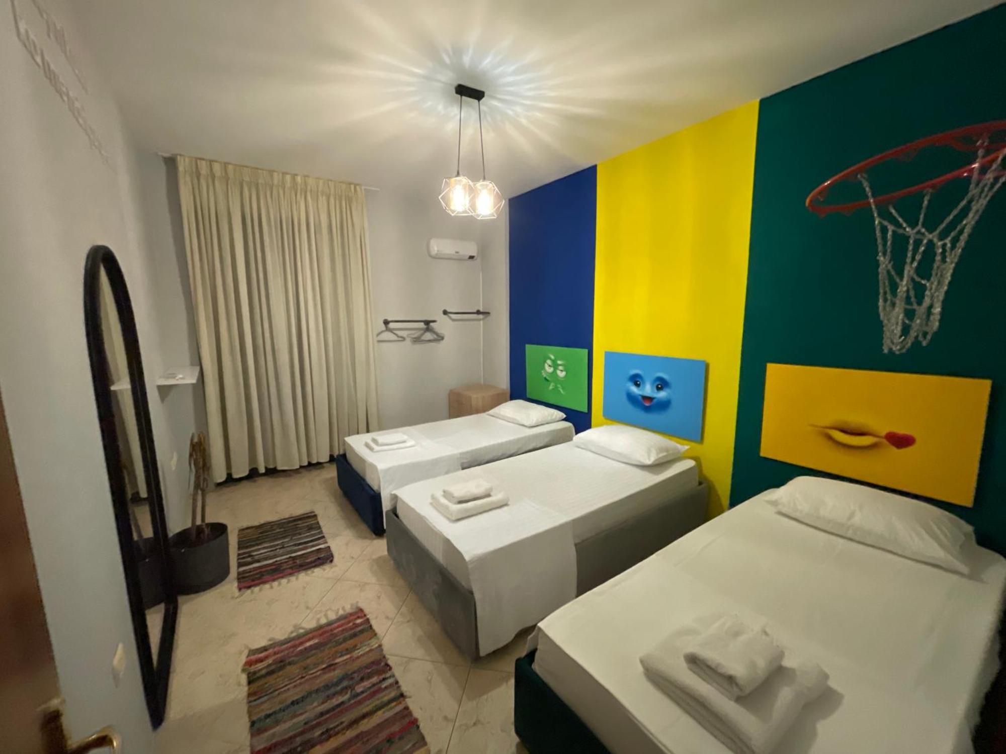 Super House Blloku - 3 Rooms Tirana Esterno foto